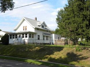 2110 J St SW, Cedar Rapids, IA 52404