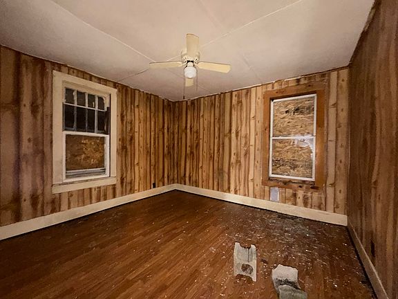 5th image of 107 W State St