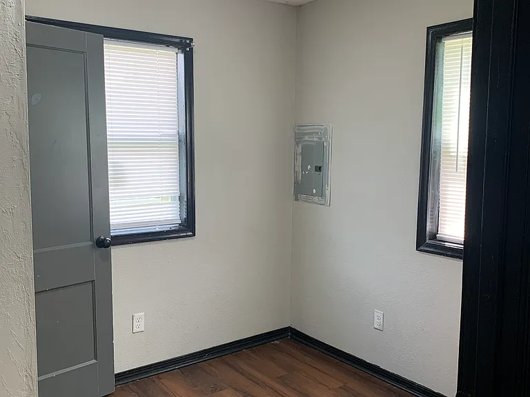 1801 N Madison Ave — Photo 14
