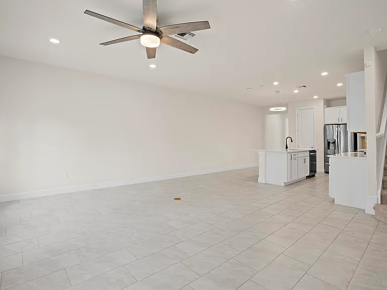 1866 SE Tarni Way — Photo 19