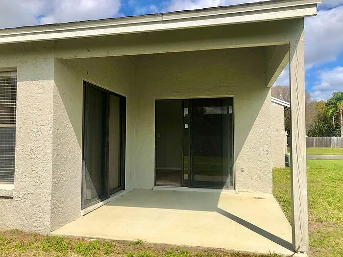 505 Walnut Grove Pl — Photo 3