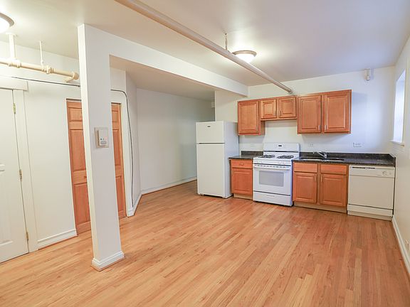 3rd image of 5534 N Winthrop Ave #G