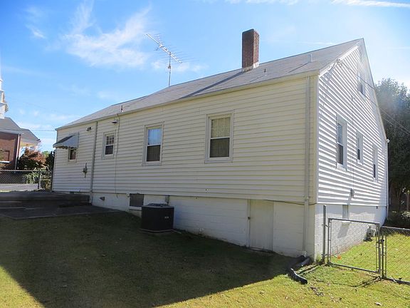 2nd image of 130 Sunset Pl