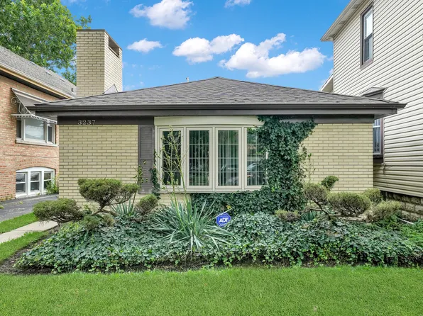 3237 W 61st St, Chicago, IL 60629