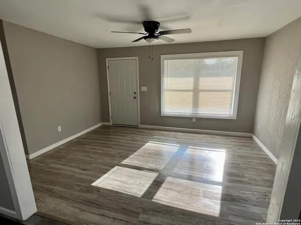 2210 SW 19th St, San Antonio, TX 78207