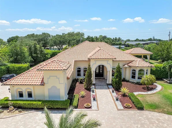 2725 Jockey Cir W, Davie, FL 33330