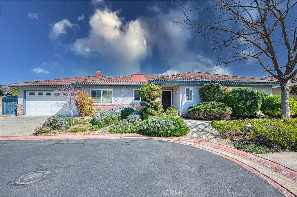 842 E Fallbrook Ave photo 1