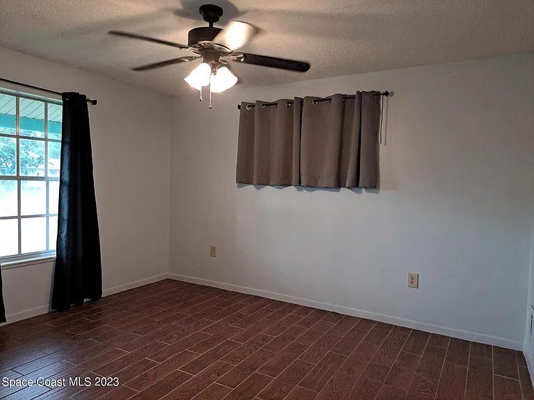 1311 Cindy Cir NE — Photo 10