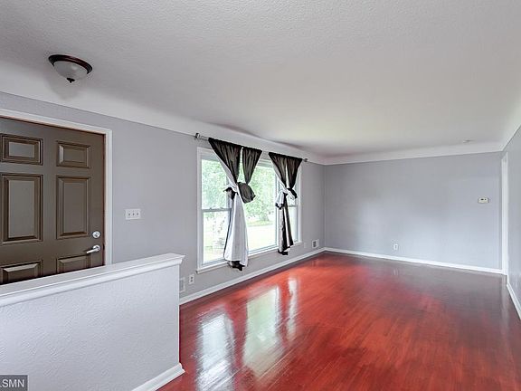 5th image of 1559 Chamber St