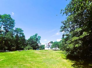 41 Amesbury Rd, Newton, NH 03858