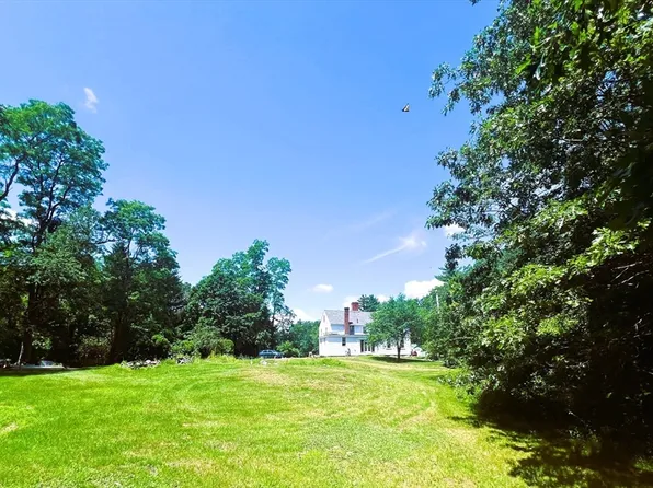 41 Amesbury Rd, Newton, NH 03858
