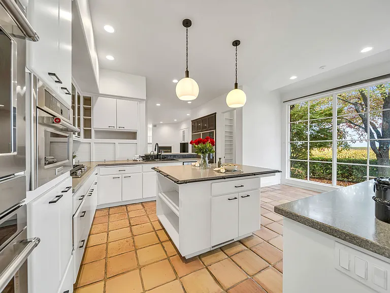 1041 Las Amigas Rd — Photo 7