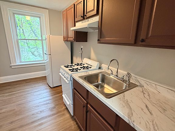 4th image of 105 Beers St #3C