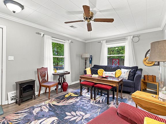 4th image of 7405 Aspen Rd