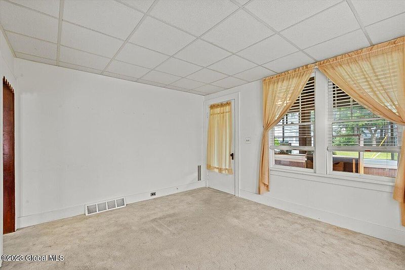 4th image of 30 Elmhurst Avenue