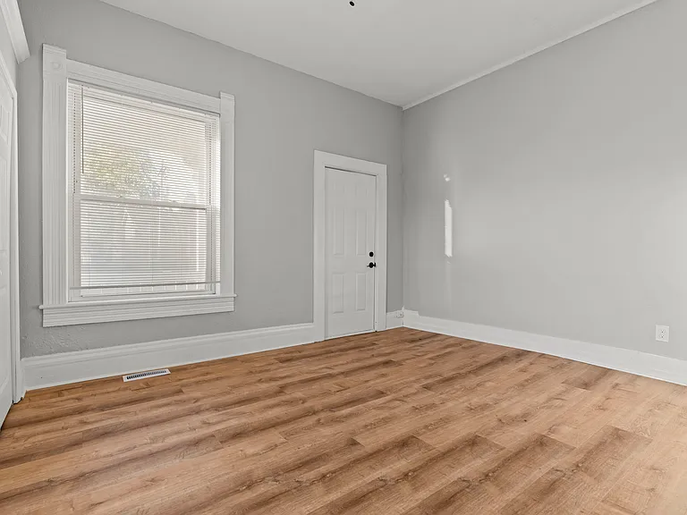316 W Park St — Photo 4
