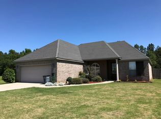 39 Iroquois Dr, Picayune, MS 39466