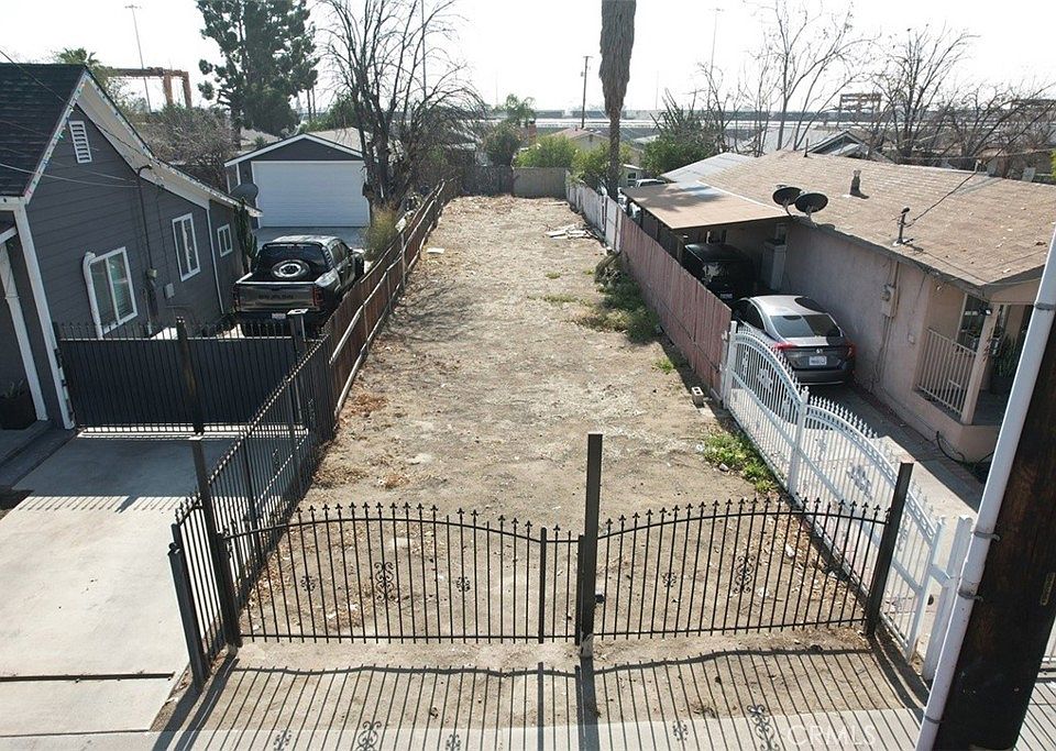 1st image of 1445 W 5th St #28