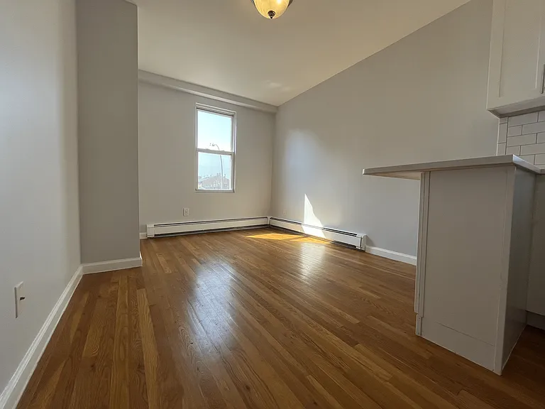 573 6th Ave #3A — Photo 2