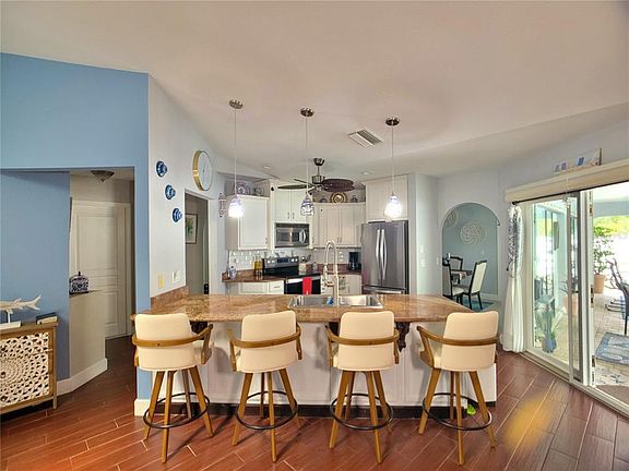 2nd image of 364 Macarthur Dr
