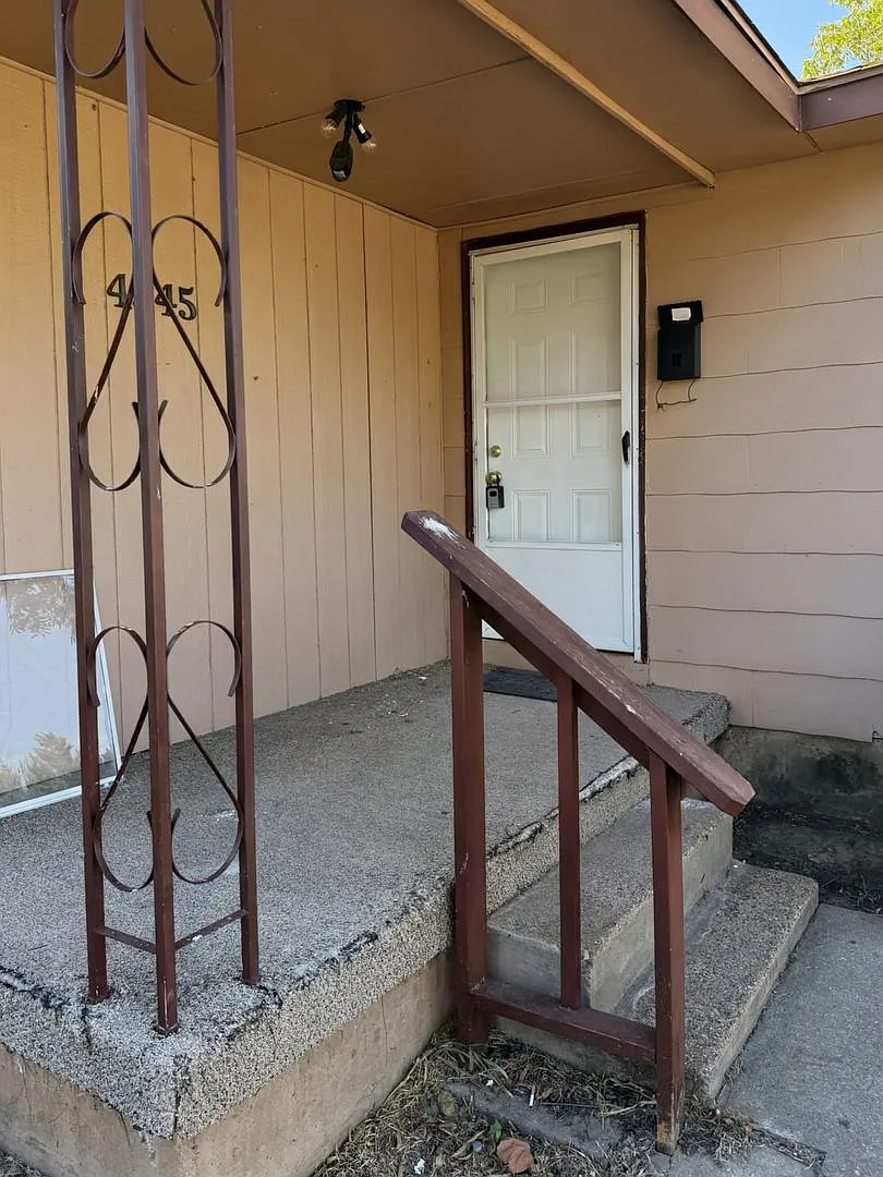 Updated 2 bedroom 1 Bath Home! — Photo 2