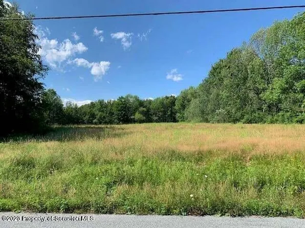 433 Stanton Dr, Waymart, PA 18472