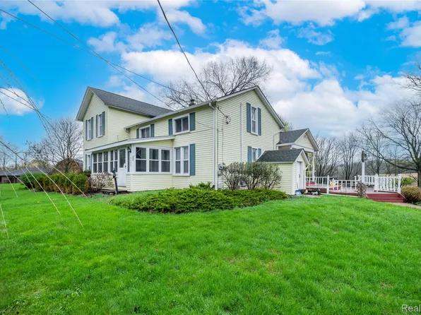 9057 Brookville Rd, Plymouth, MI 48170