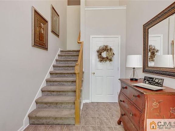4th image of 121 Forest Dr