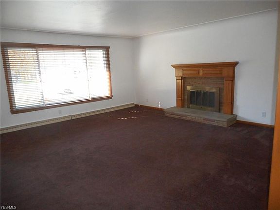 3rd image of 7249 Elmland Ave