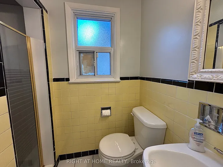 220 Newton Dr — Photo 7