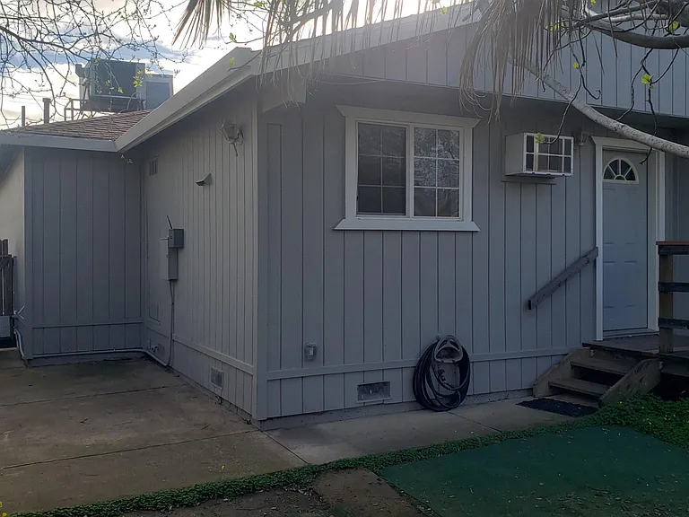 1482 Ash St — Photo 2