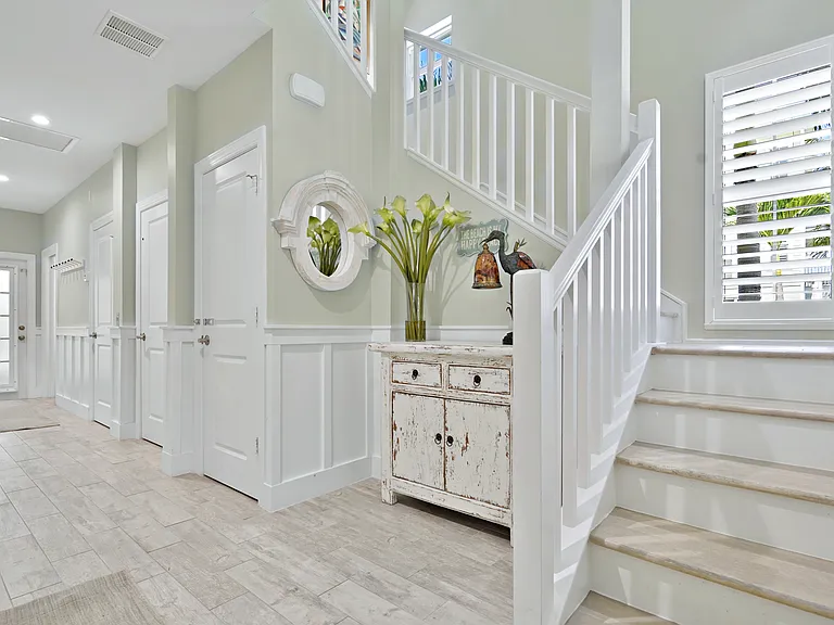 Front Entry foyer