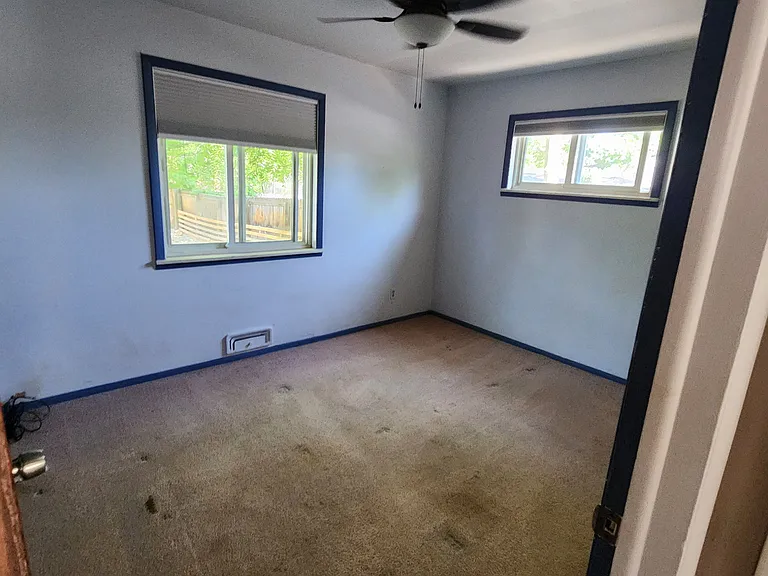 1495 S Grape St — Photo 9