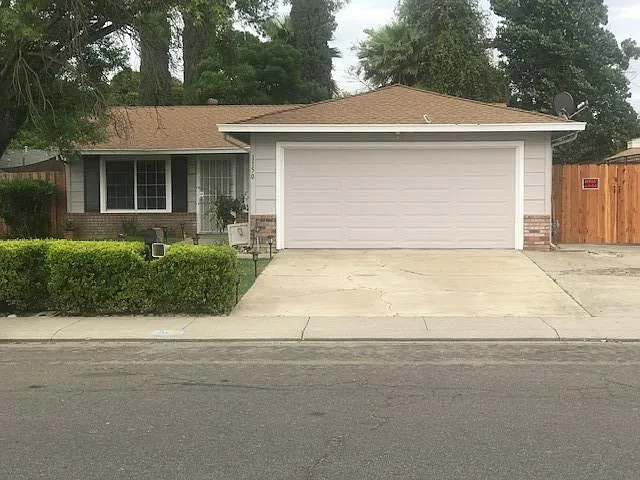 1150 Amaretto Dr photo 1