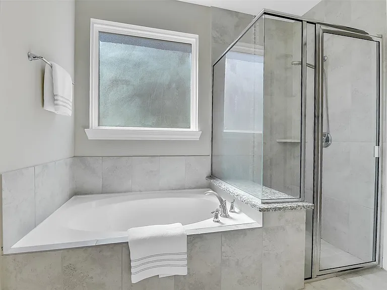 16706 Chestnut Square Dr — Photo 26