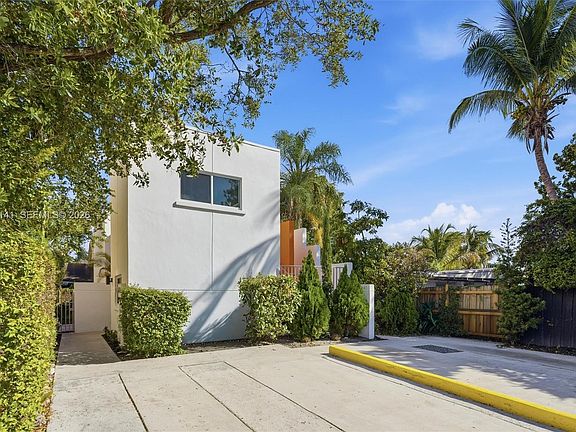 2nd image of 1045 SW 25th Ave