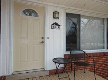 From the minute you walk in the front door you will know this homeowner took the best of care when it came to her home.