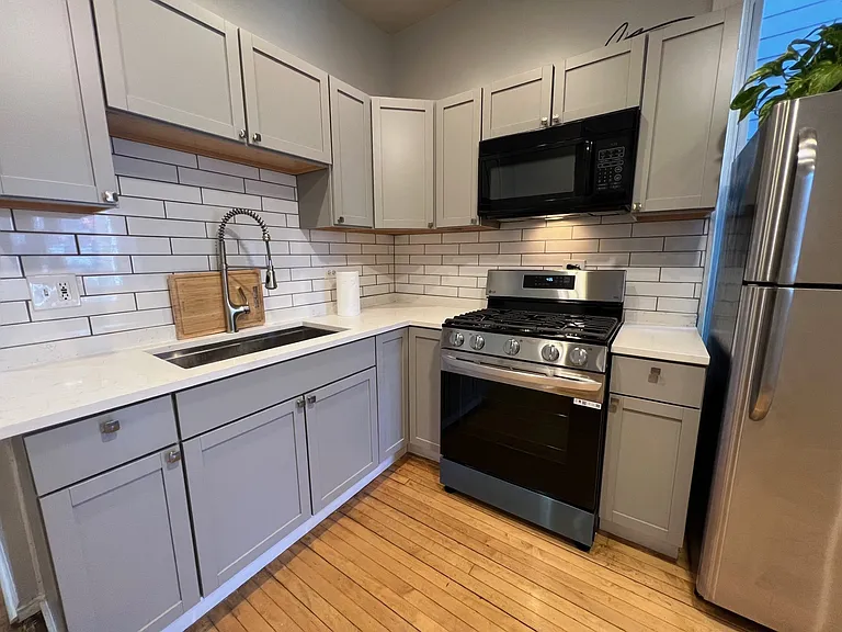 2335 W Barry Ave #2 — Photo 12