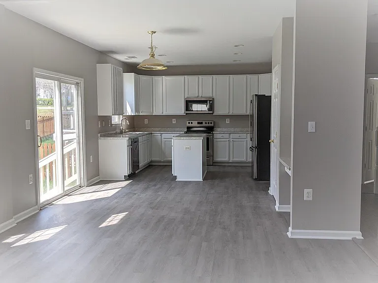 411 Hanrahan Ct SE — Photo 12