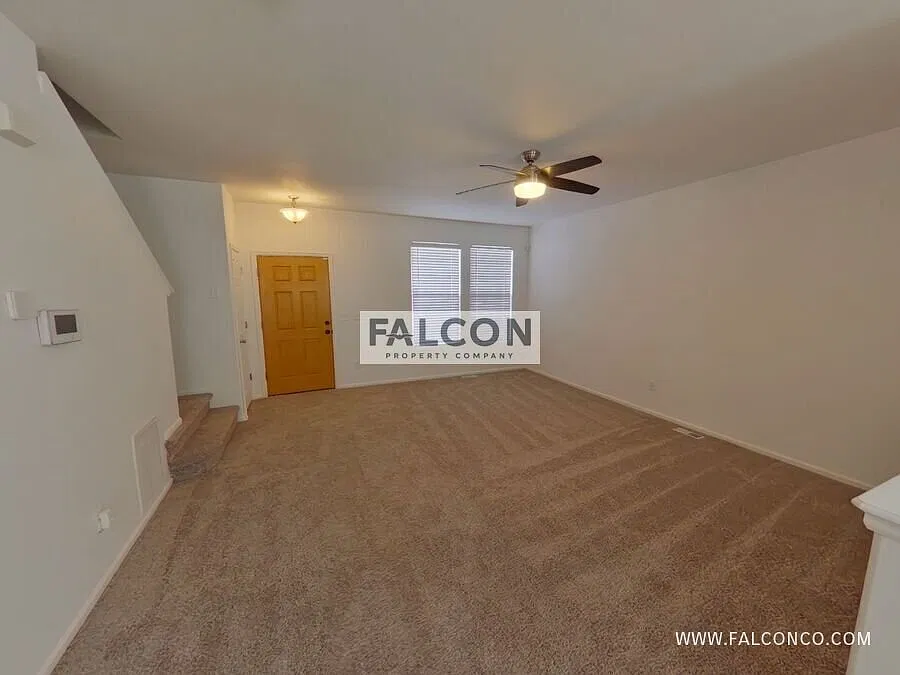 Gorgeous Townhouse In Fountain! — Photo 2