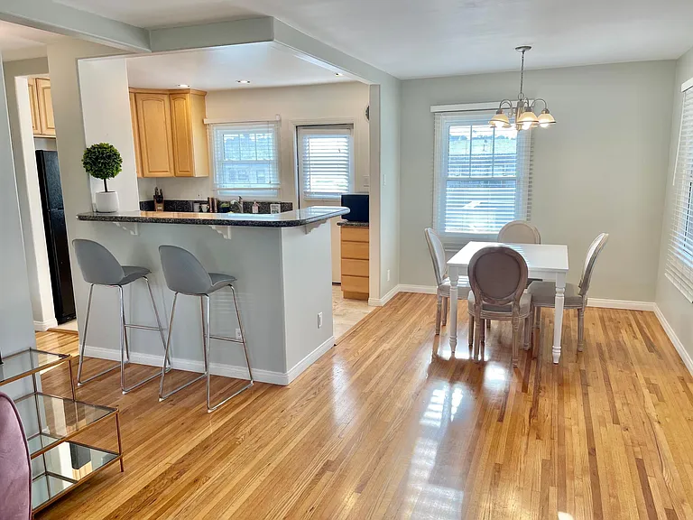 917 W 29th Pl — Photo 5