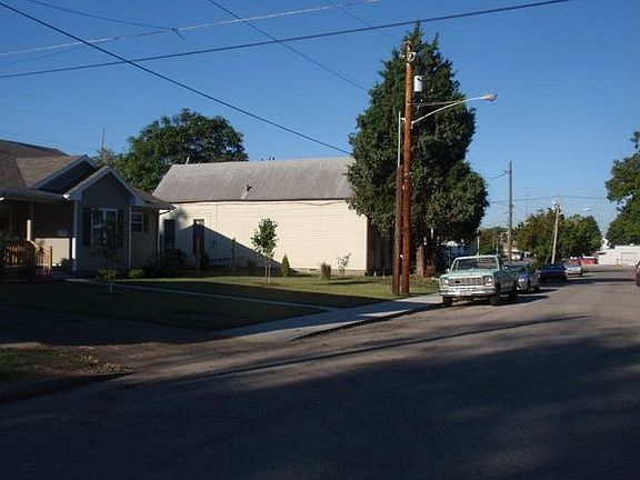 2nd image of 1108 W Maryland St