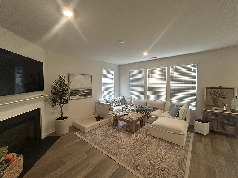 1055 Ross Farms Blvd — Photo 8