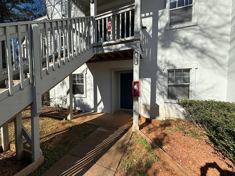 Avery Close Condominiums — Photo 28