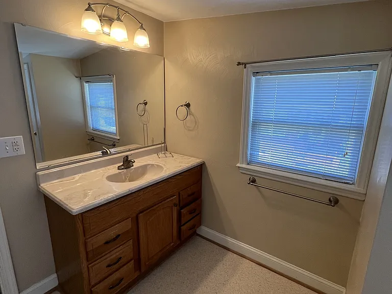 203 E Jackson Ave #B — Photo 2