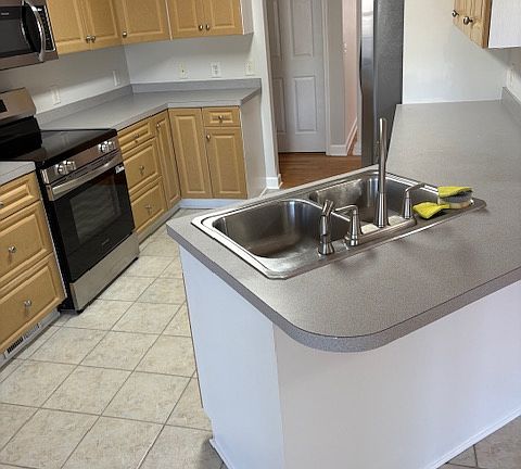 3rd image of 50 Winchester Rd