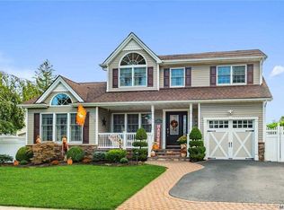 1520 Washington Ave, West Islip, NY 11795