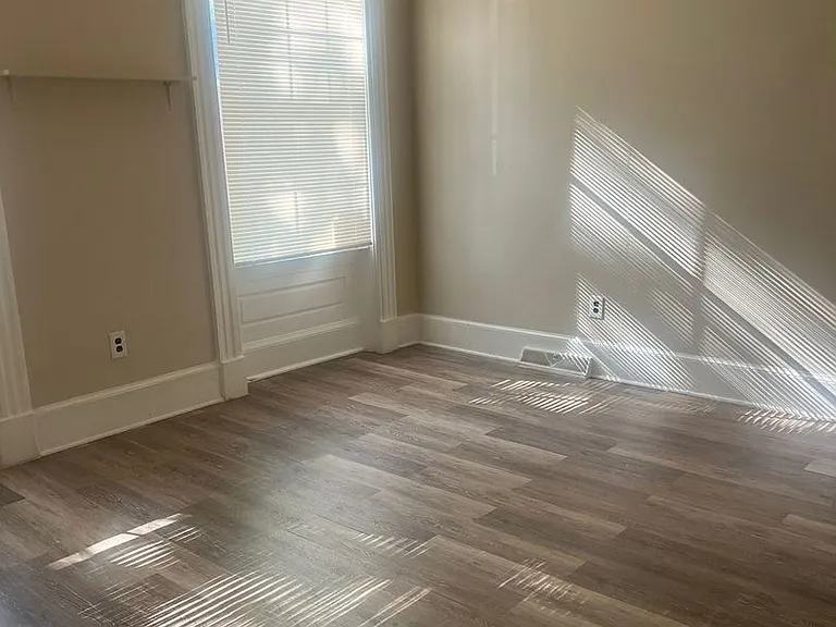 517 N West St — Photo 1