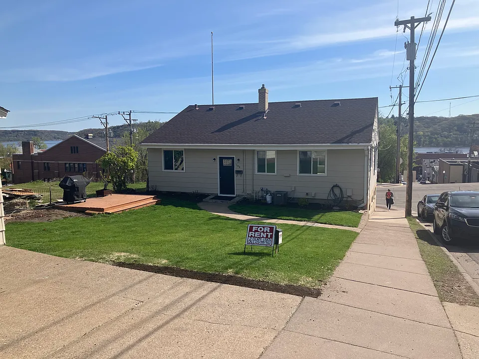 104 Olive St W