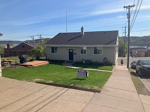 104 Olive St W Photo 1